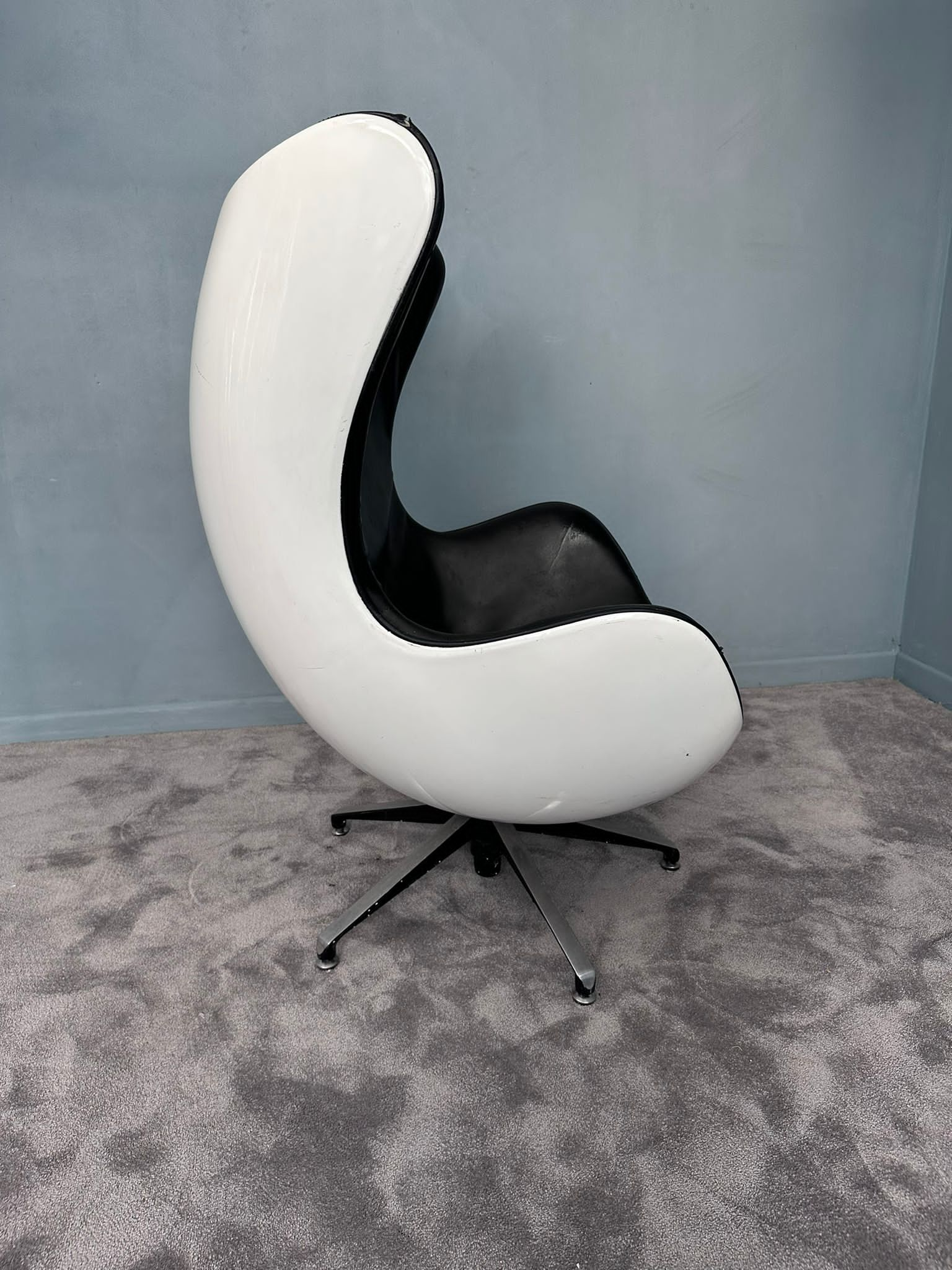 EGG CHAIR