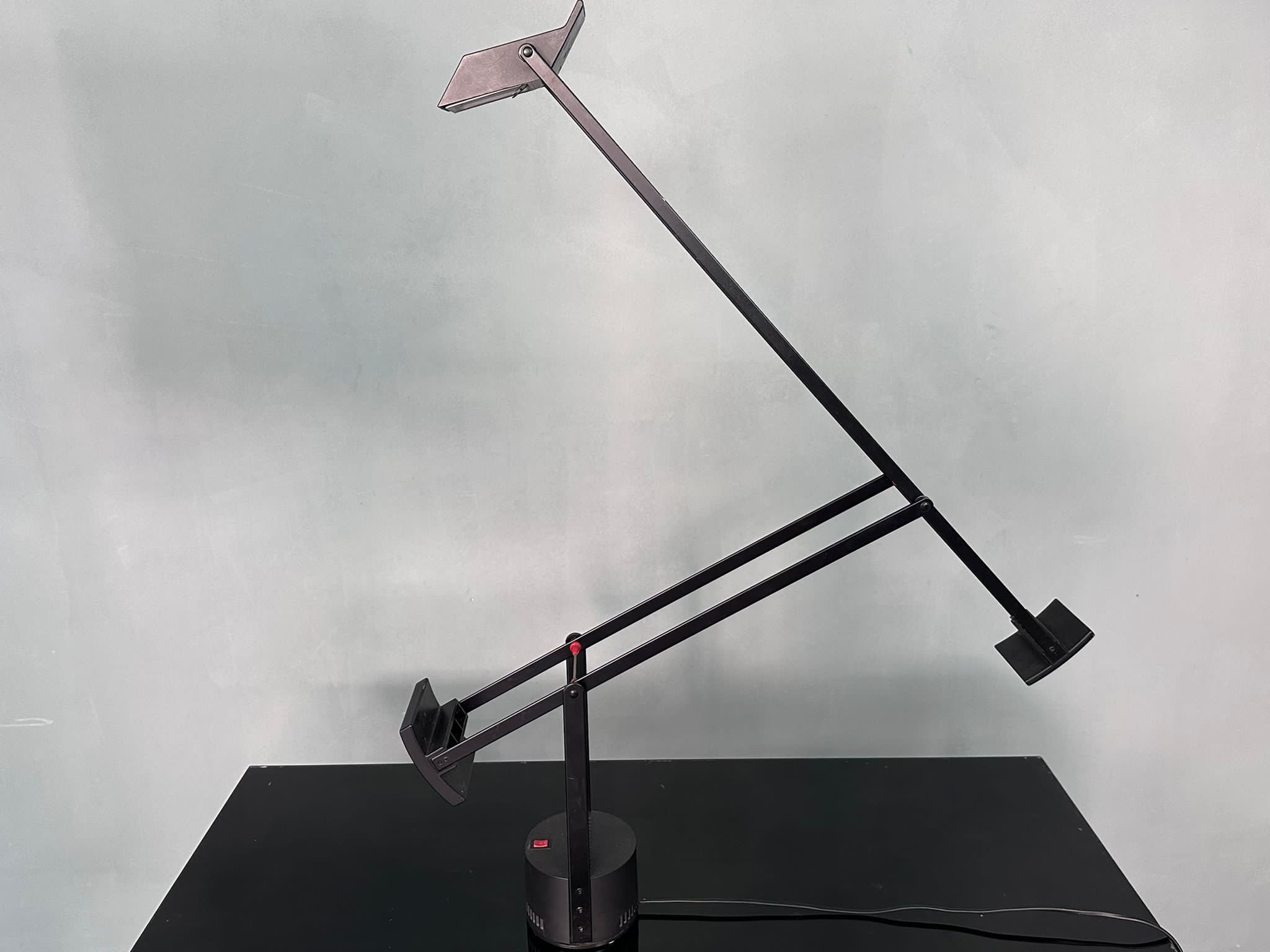 lampada da tavolo modello Tizio di Richard Sapper per Artemide