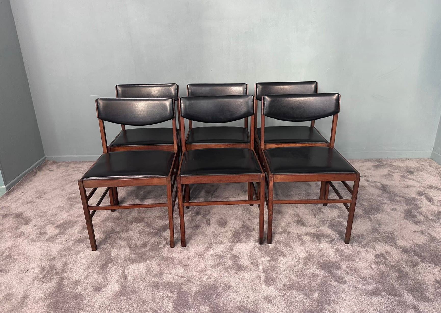 set di sedie in noce e vinile anni’60