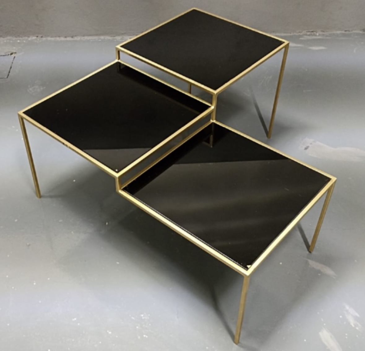tavolino ‘four legs’ produzione di Undertheinfluence the gallery