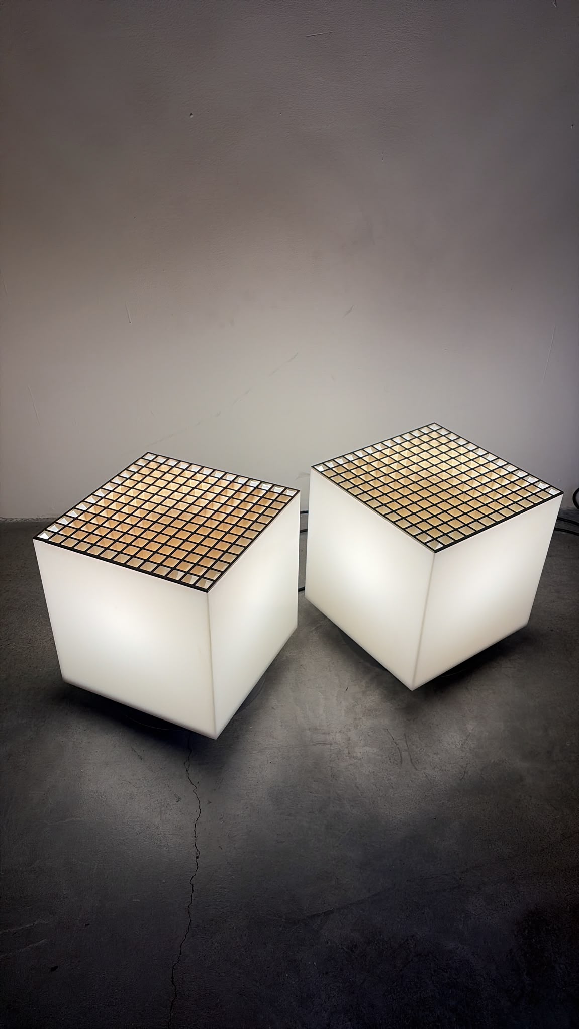 Lampade e portafiori cube light attribuiti allo studio OPI per cini&nils 1970s